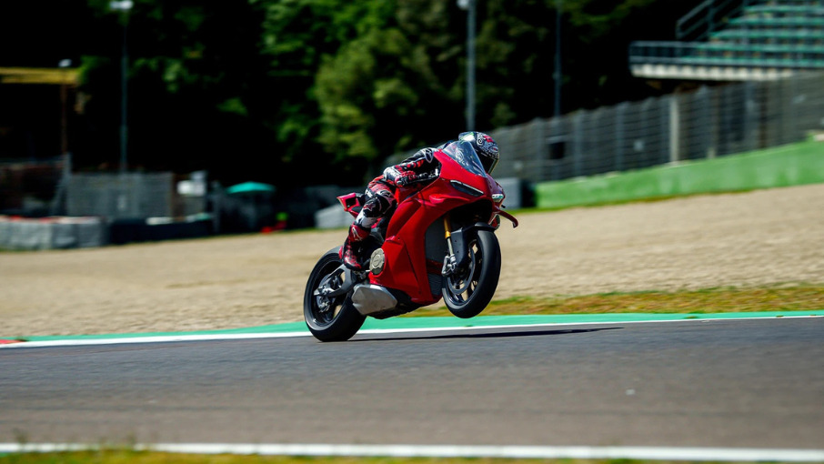 Nuova panigale v4 ducati monza 2025 Panigale V4 my 2025 scoprila ora in ducati monza brianza como lecco milano nuova gamma ducati